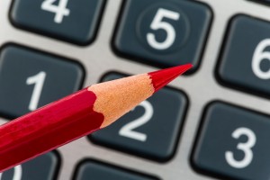 Rotstift und Taschenrechner